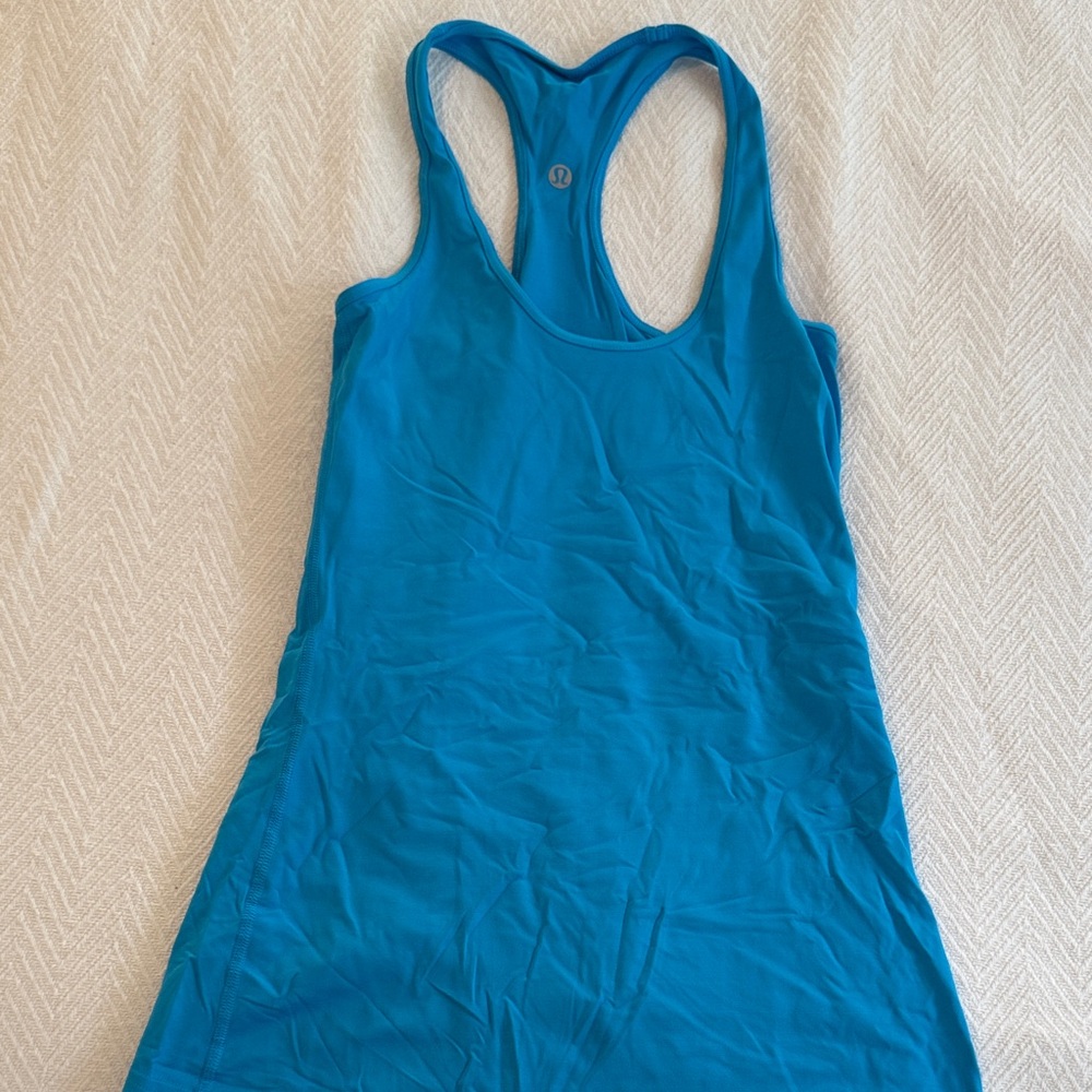 Lululemon women’s blue work out top